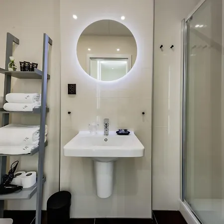 With Private Balcony In Smichov By Days شقة براغ
