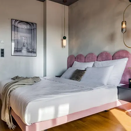 Apartman With Private Balcony In Smichov By Days