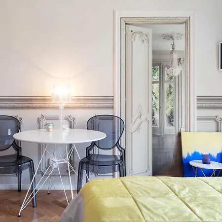 شقة With Private Balcony In Smichov By Days