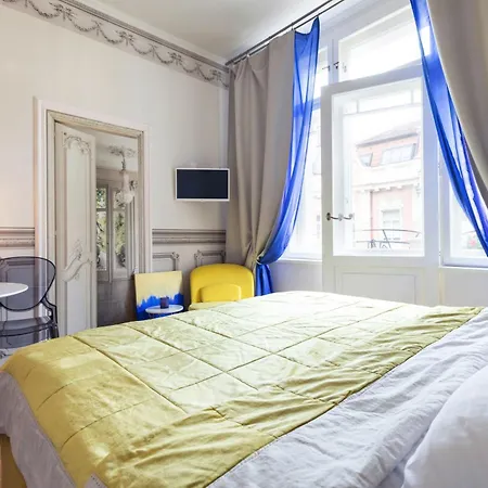 شقة With Private Balcony In Smichov By Days براغ