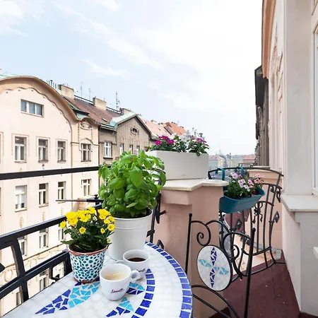 Apartman With Private Balcony In Smichov By Days *