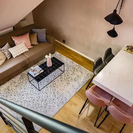 With Private Balcony In Smichov By Days Apartman Prága