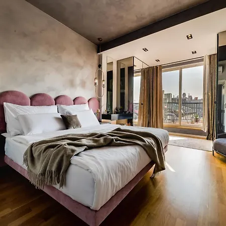 With Private Balcony In Smichov By Days شقة *