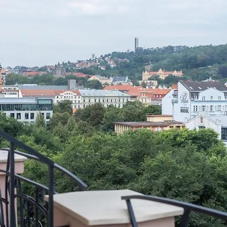 With Private Balcony In Smichov By Days شقة براغ