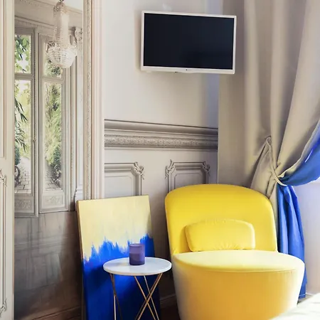 With Private Balcony In Smichov By Days براغ