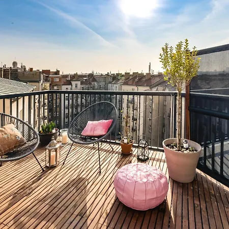 With Private Balcony In Smichov By Days * براغ
