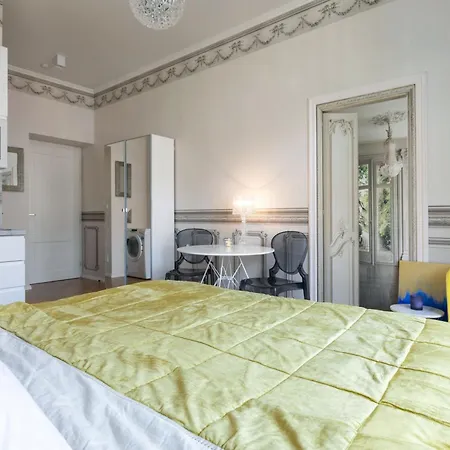 With Private Balcony In Smichov By Days Πράγα