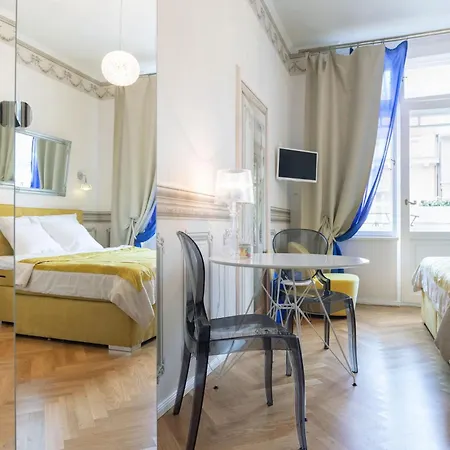 With Private Balcony In Smichov By Days * Πράγα